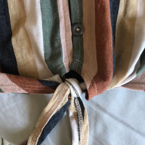 Short Sleeve American Eagle top - Picture 5 of 5